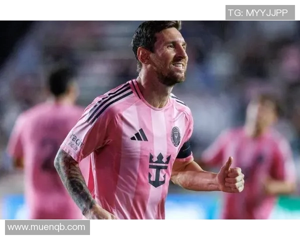 足球场球迷追随球星热情不减背后的动因与文化现象解析